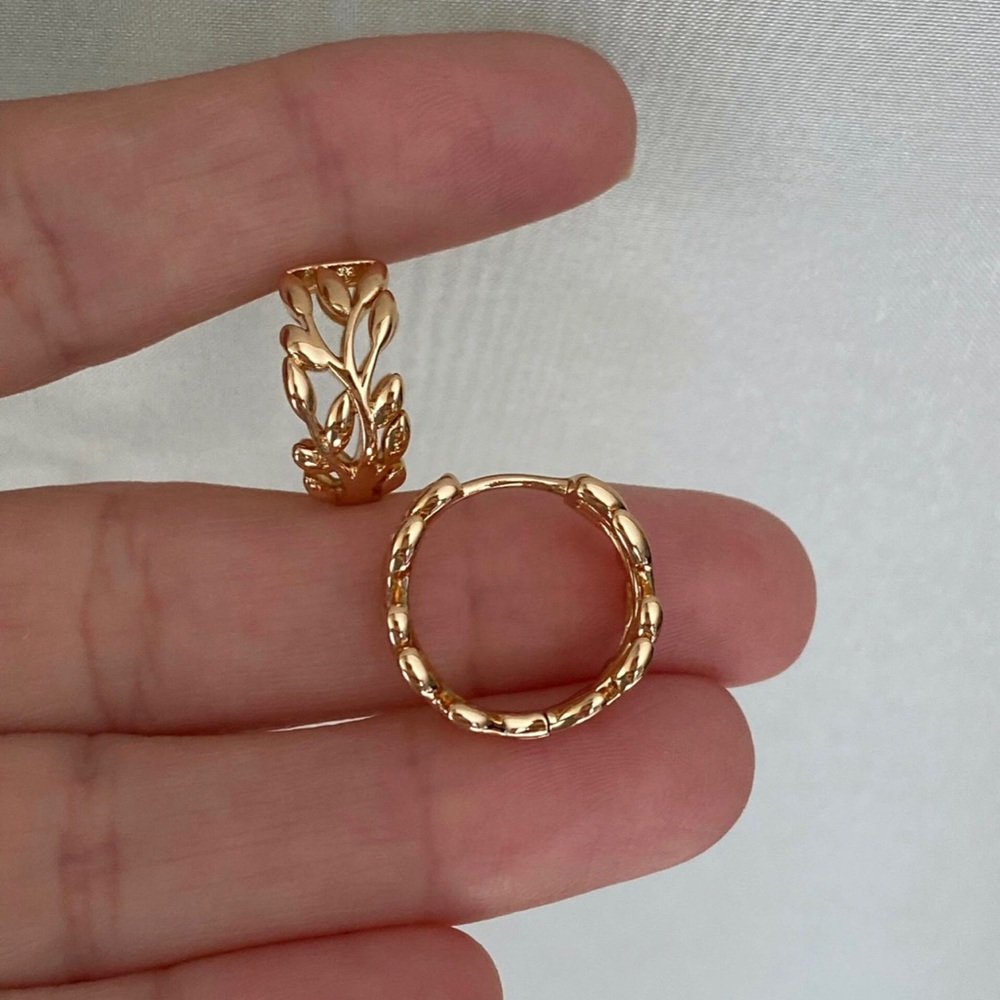18k Gold Plated Leaf Hoop Earrings Dainty Waterproof Jewelry - Picture 5 of 12
